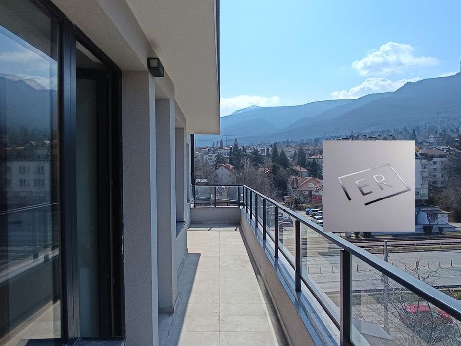 Продавам тристаен апартамент в кв. Карпузица