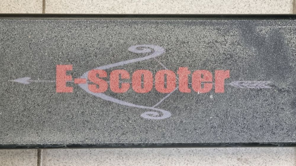 Електрически скутер тротинетка голяма малка гума Bluetooth ток зарядно