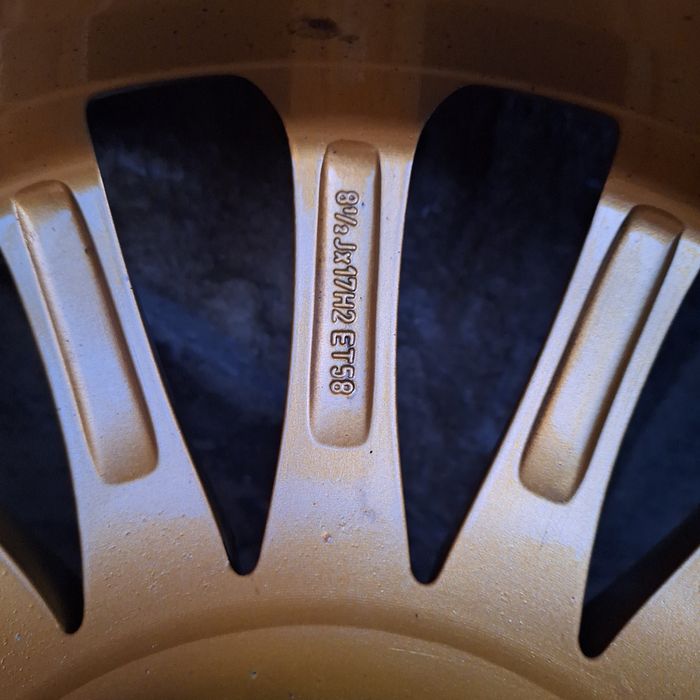 Продавам всесезонни гуми с джанти Ронал