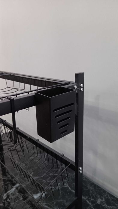 Регулируема поставка за съдове и плодове