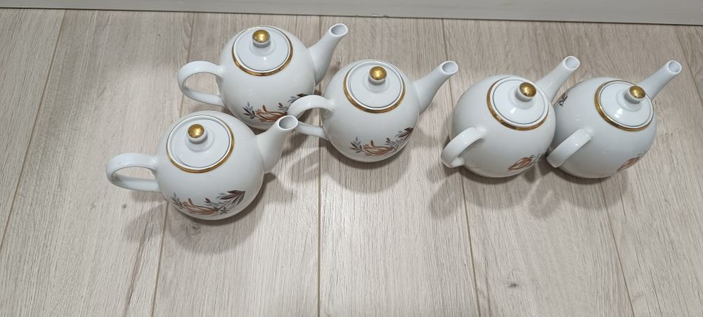 Фарфоровые чайники