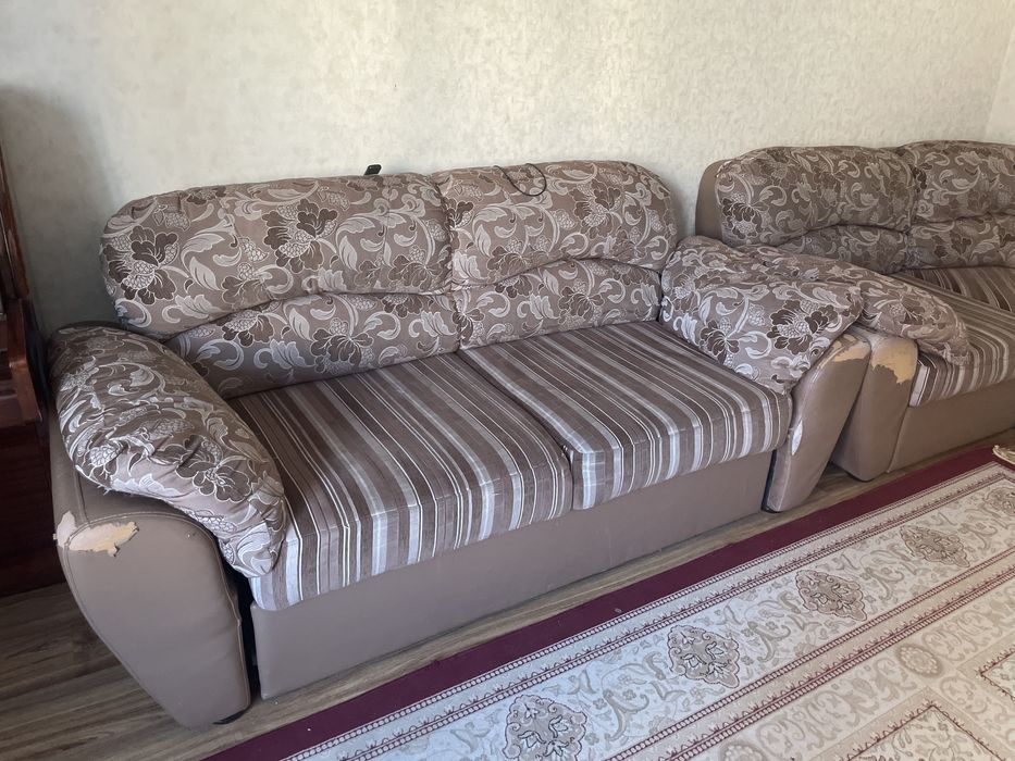 Отдам даром 2 дивана б/у