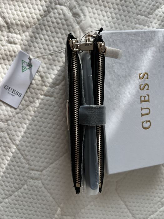 Дамски портфейл Guess