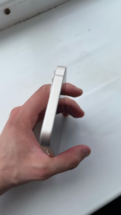 Iphone 13.    ...