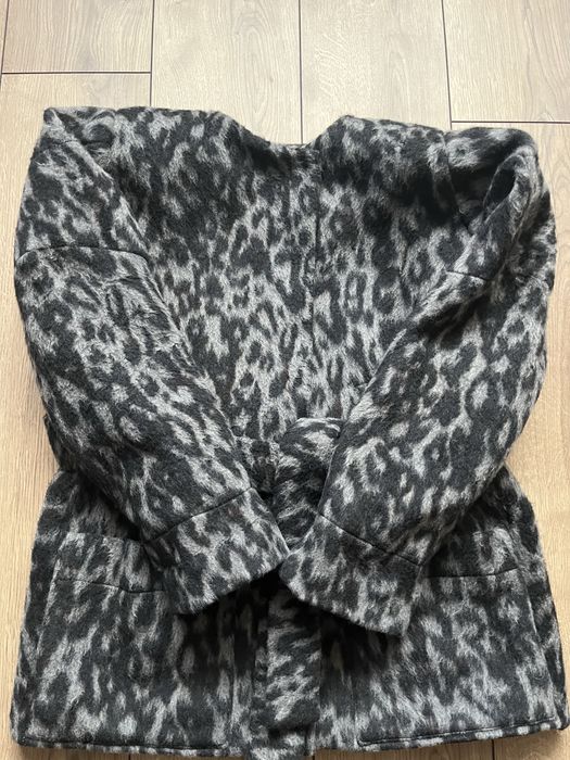 Сиво вълнено палто