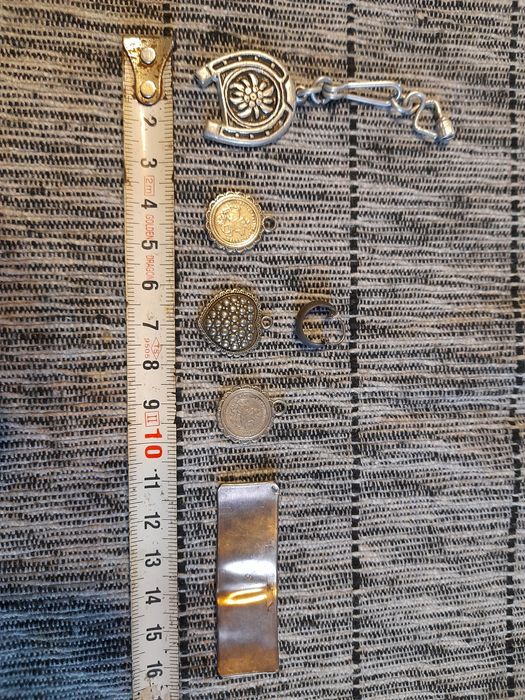 Медальони  от сребро и бронзови подкови