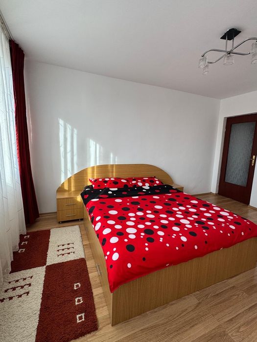 Dormitor matrimonial – pat 160×200 + 2 noptiere + saltea