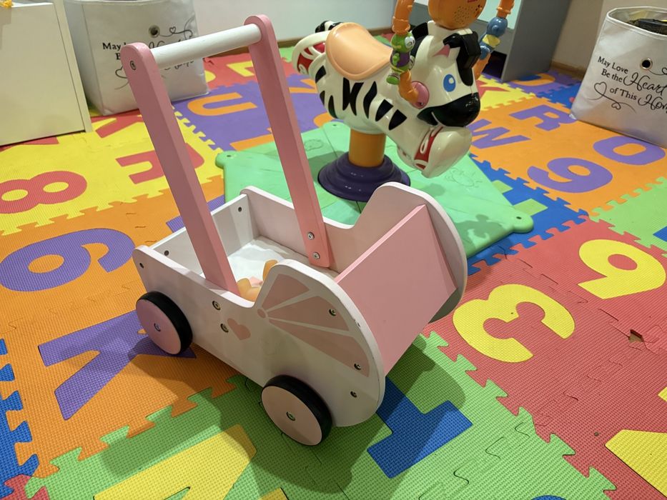 Дървена проходилка/ бебешка количка