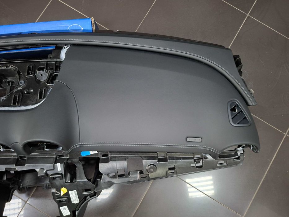 Ново Кожено Табло с Сив шев Mercedes W206 AMG