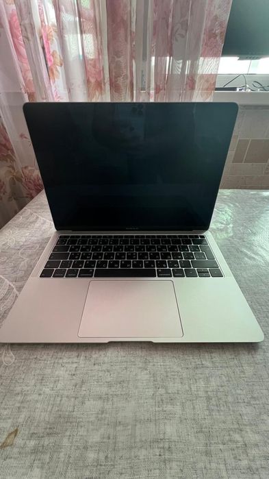 Продам macbook без царапин