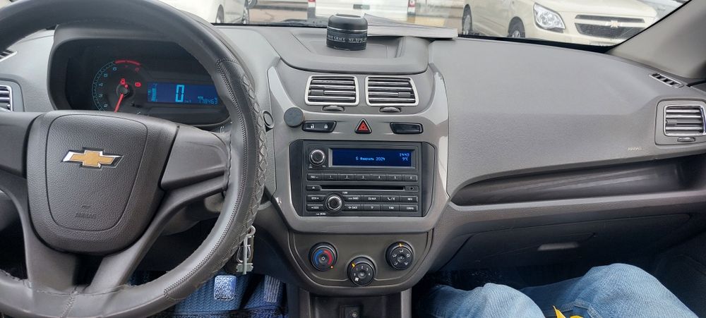 Mashina ideal holatda. Bir qo'l minilgan