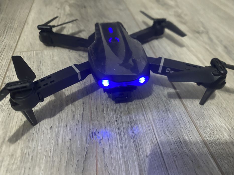 Продам Кводрокоптер дрон с экраном