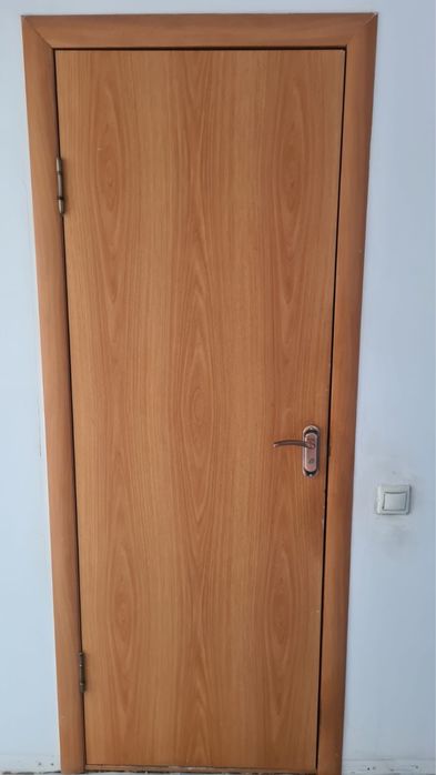 Дверь б/у в хорошим состояниий