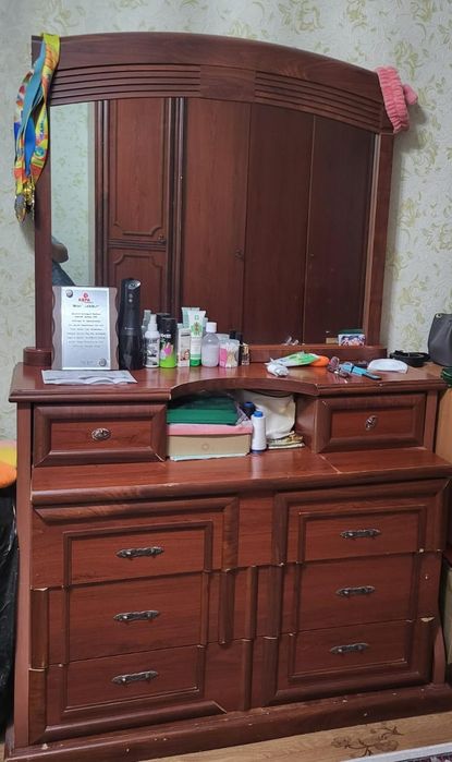 Продаётся спальный гарнитур