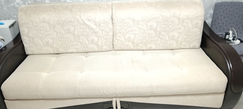 Продам диван в гостинную