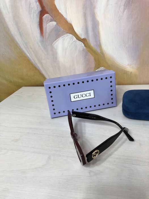 Солнцезащитные очки фирмы GUCCI