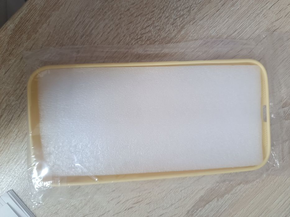 Продам 2 чехла на айфон