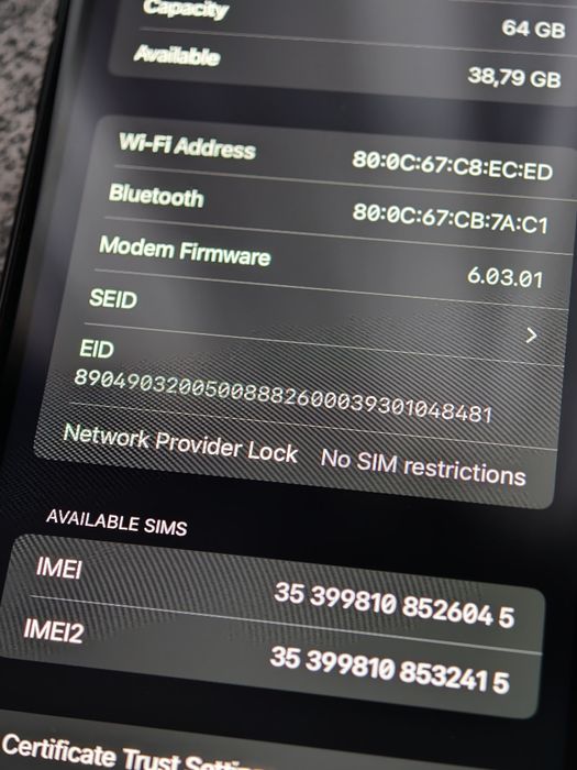 iPhone 11, ca nou, 64GB, 93% sănătate baterie