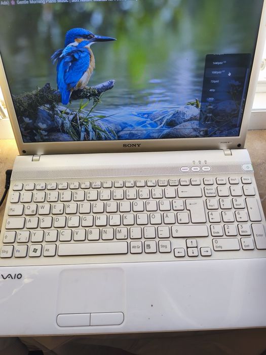Vând Laptop Sony Vaio I3  SSD Kingston 250 GB ecran Foarte  luminos 2K 2k