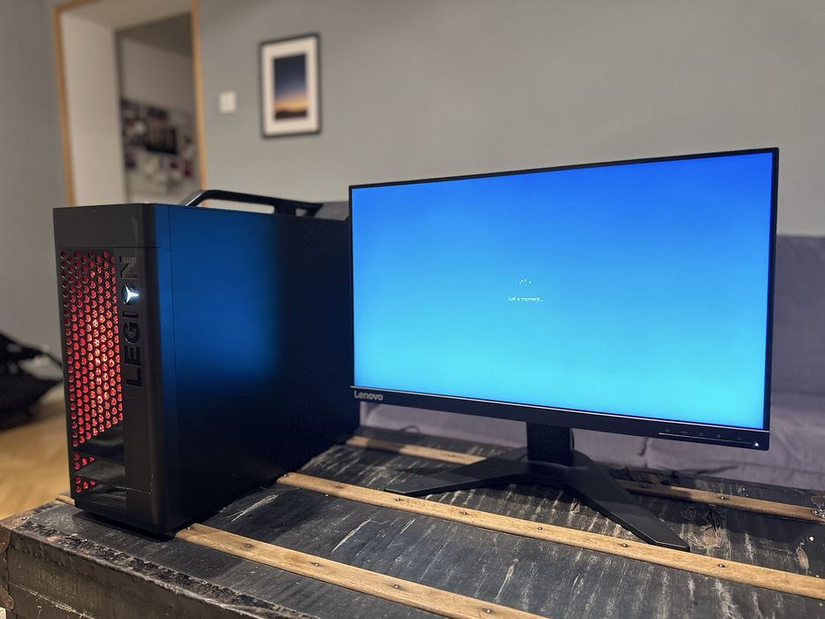 PC Lenovo Legion T530-28ICB+Monitor Lenovo 24,5”