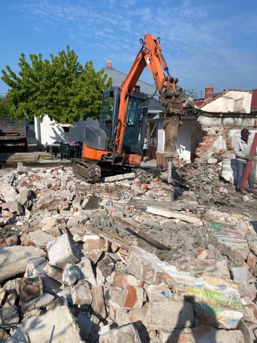 Inchiziez buldo-excavator,cilindru compactor,bobcat,demolari,fundatii