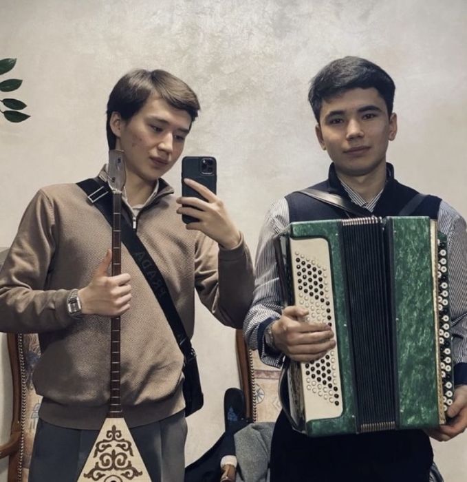 Музыканты домбыра баян гитара аншилер