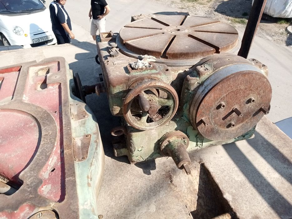 Стол поворотный, люнет, делитель тиски станочные