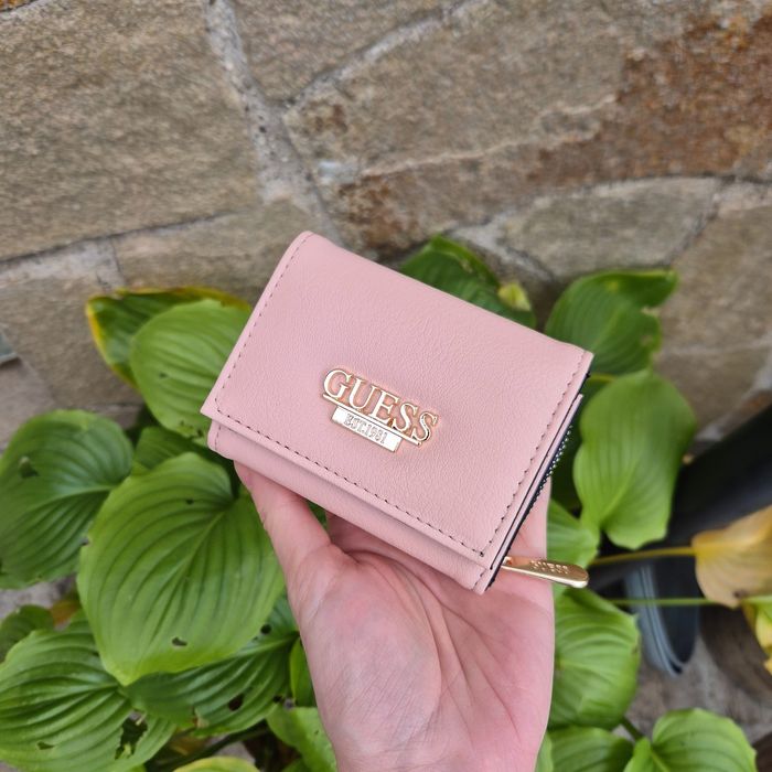 Нови портмонета  Guess