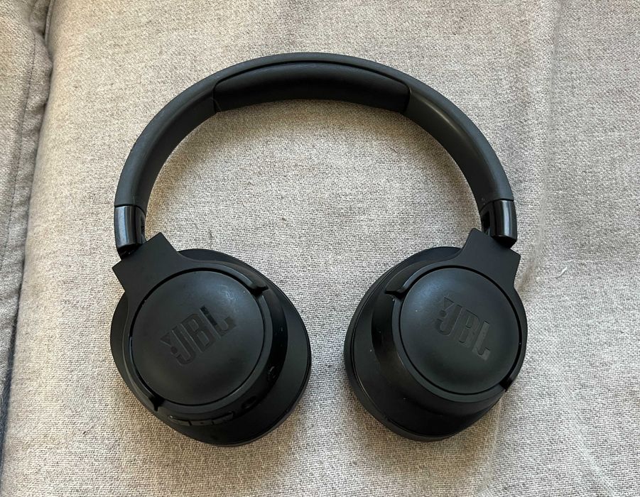 Casti Bluetooth JBL Tune 720BT defecte buton pornire