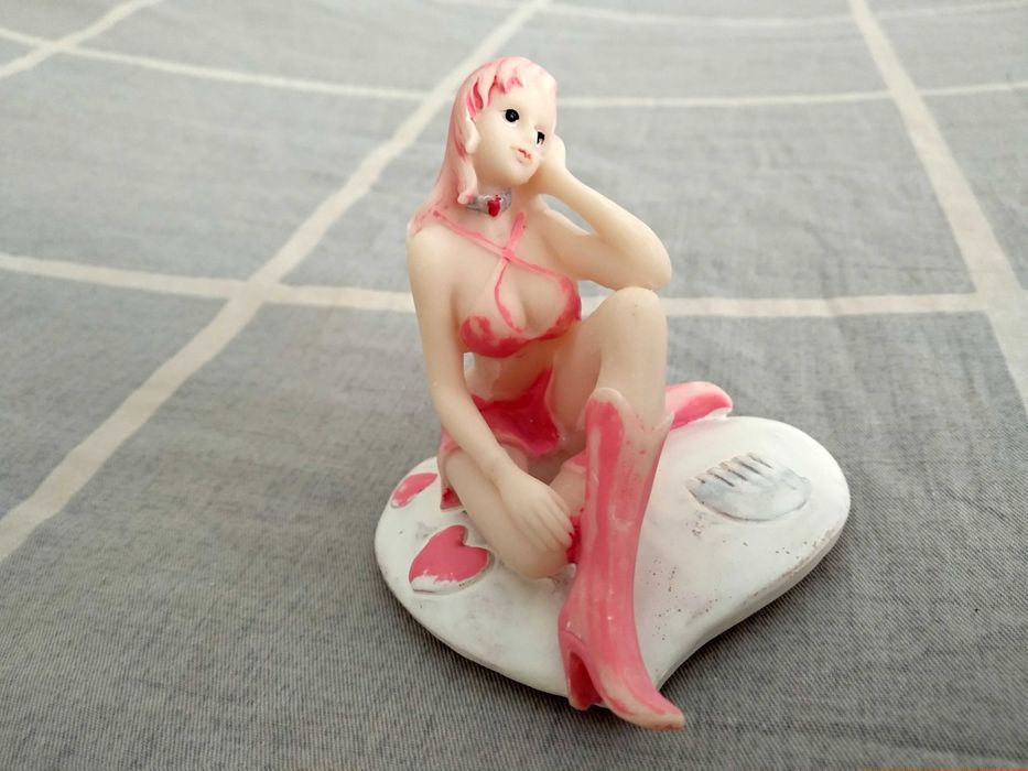 Сувенир, фигурка девушки.