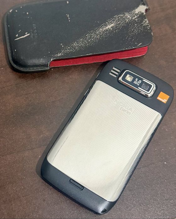 Nokia E72