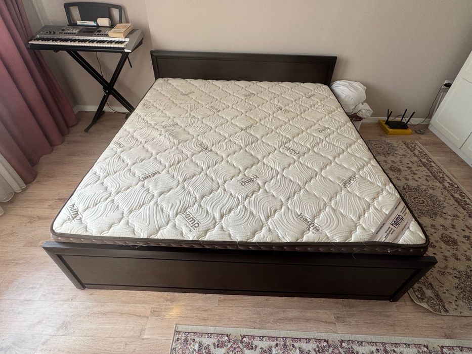 Двухспальная кровать