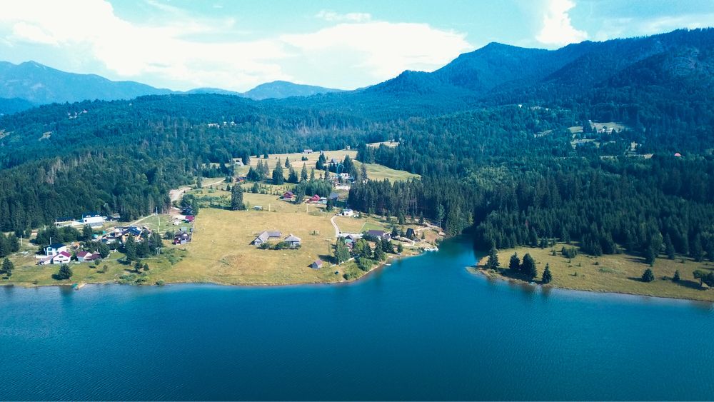 CAZARE COLIBIȚA - Cabana Laguna Albastră, cu acces lac