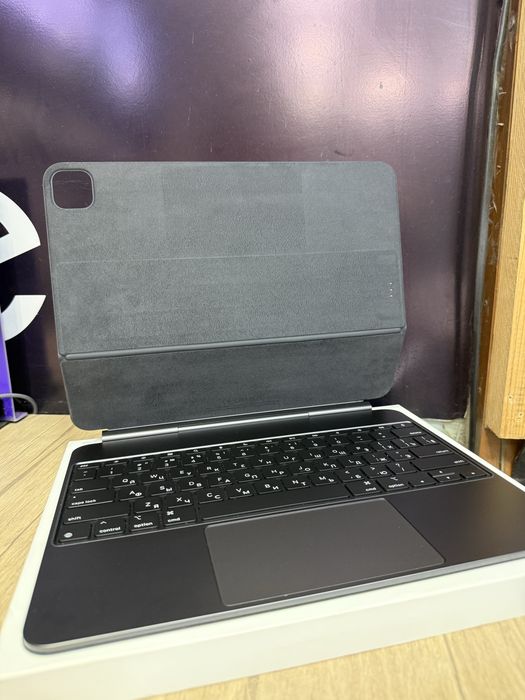 Prodam idyal Apple MagicKeyboard  13 M4 M5