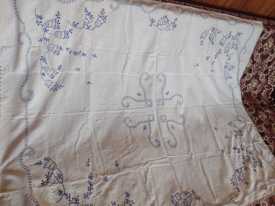 Старовремска текстилна украса за стена