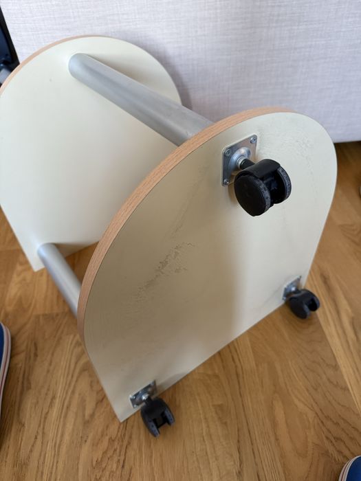 Малка масичка на колела