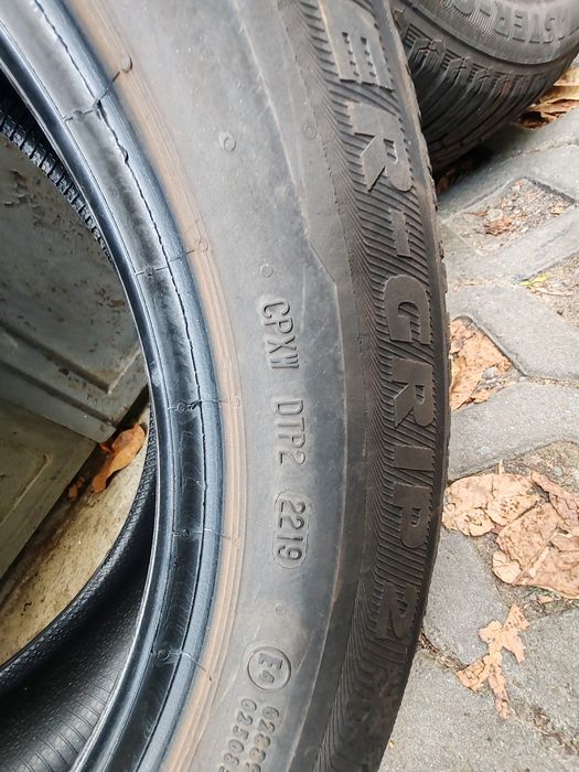 Vând se 4 cauciucuri 205/60/16 iarna