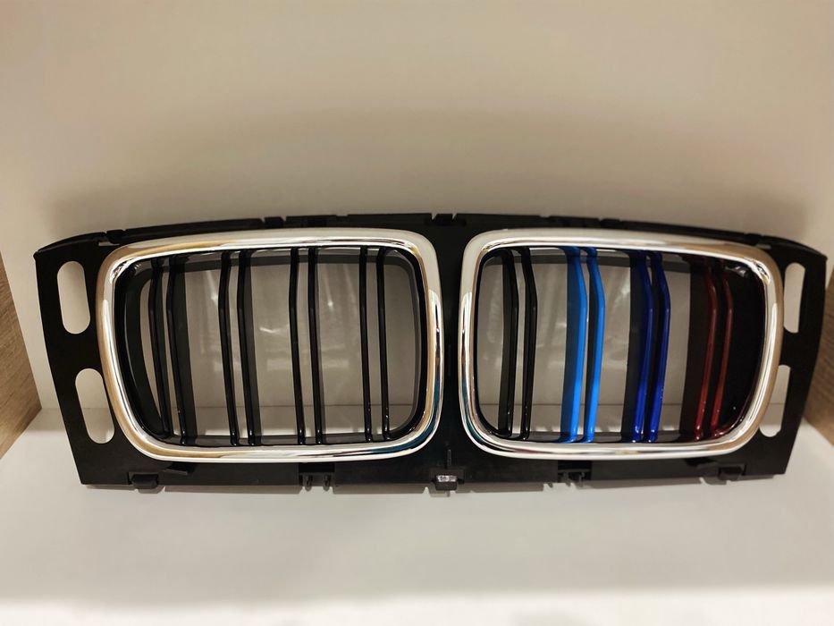 Решетка радиатора три колор BMW E34