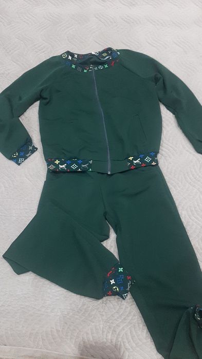 Спортивный костюм