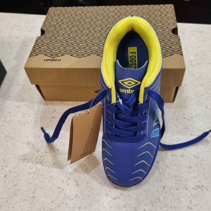 Футболни обувки Умбро