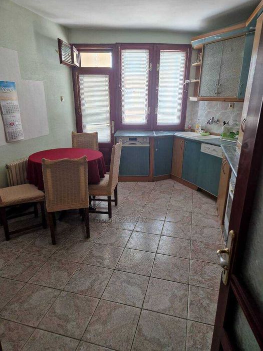 Страхотен мезонет с три спални и камина!