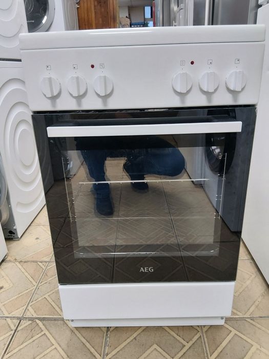 Като нова тясна 50 см свободно стояща  печка с керамичен плот  Аег Aeg 2 години Гаранция!