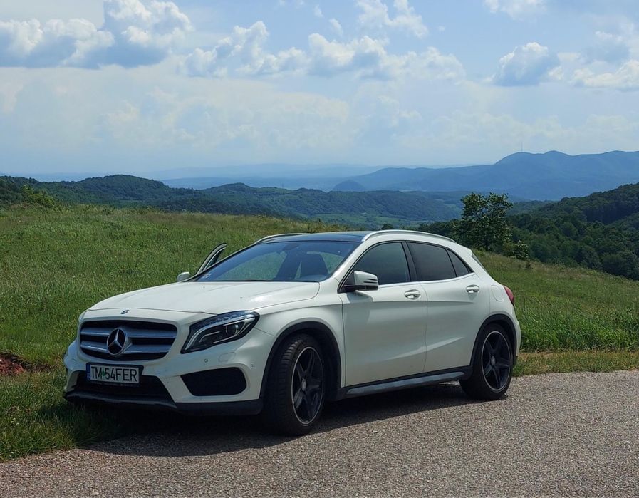 MERCEDES-BENZ Gla