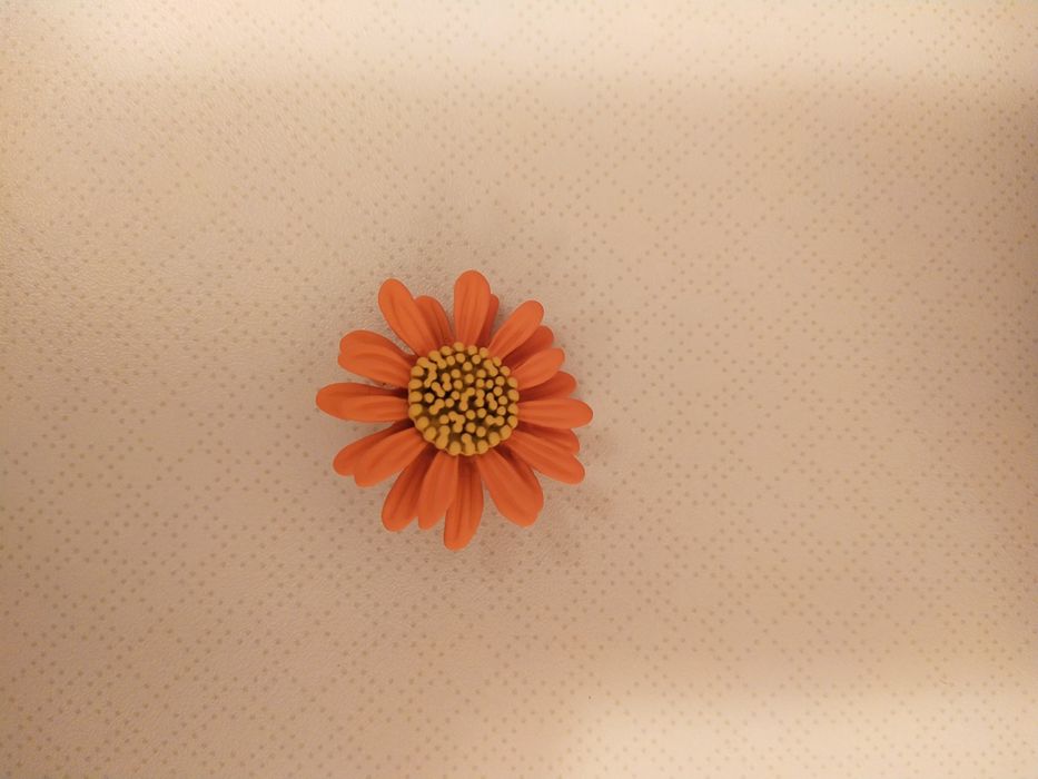 Продам брошки новые!