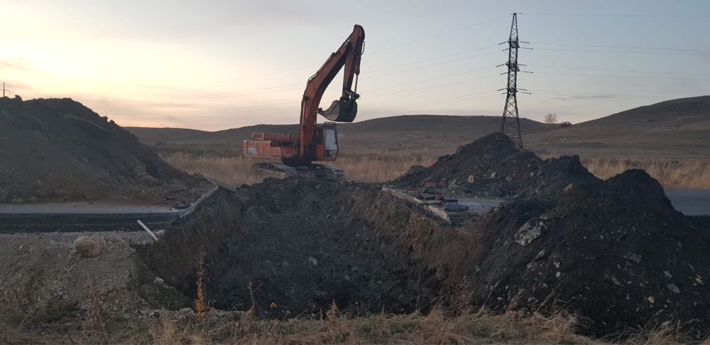 экскаватор гусенечный