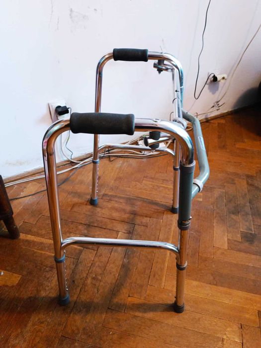 Cadru de mers pliabil și articulat (pășitor) – Înălțime reglabilă