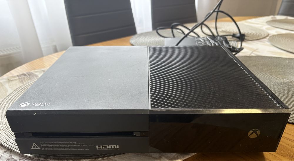 Vând Xbox One  Gaming