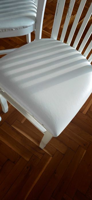 Бяла дървена трапезна маса, разтегателна 90/140(180)/75, със 6 стола