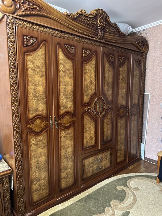 Продам б/у спальный гарнитур