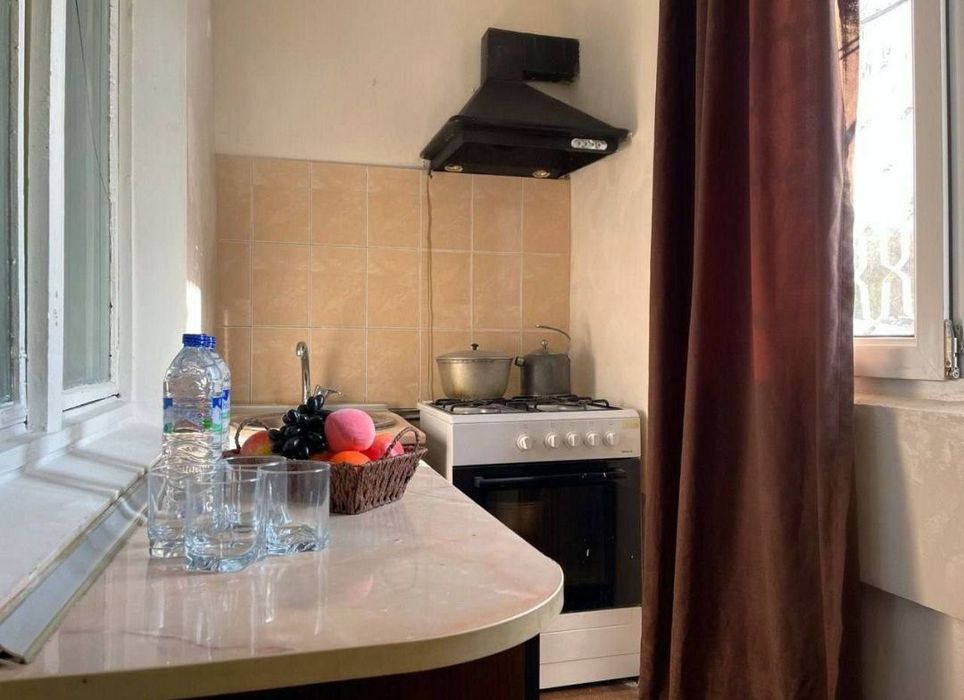 Квартира продаётся Метро Чиланзар 16 квартал 1в2/1/4 меб тех